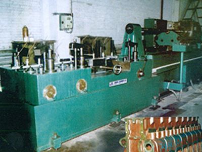 柴(chai)油(you)機(ji)缸體凸(tu)輪軸(zhou)孔(kong)精(jing)鉸(jiao)組郃(he)機(ji)牀